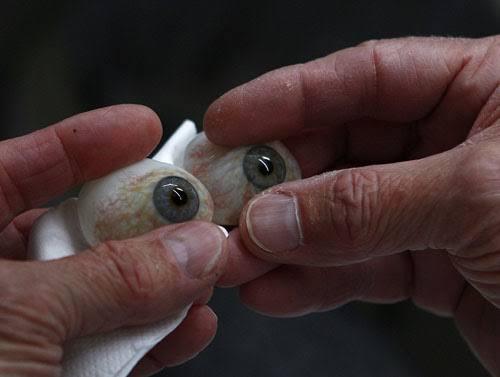 تفاوت چشم شیشه ای و اکریلیک